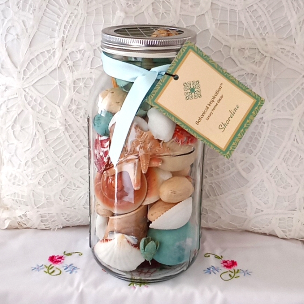 Shoreline Sea shells and Seeds Scented Table Decorative Glass Jar NWT